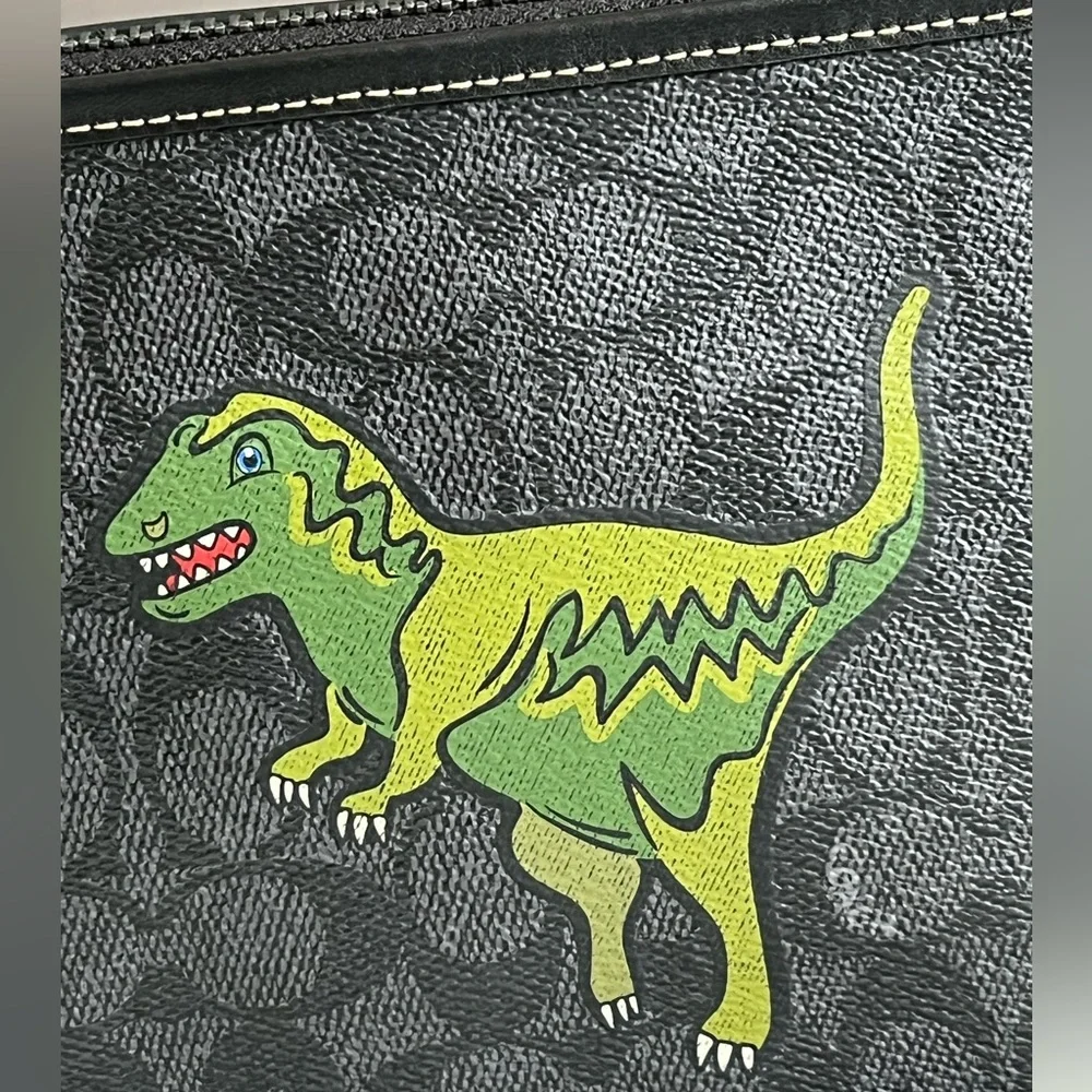 💰SOLD - CF076 - Coach Charter Crossbody 24 Signature Canvas with Rexy - Picture 2 of 13